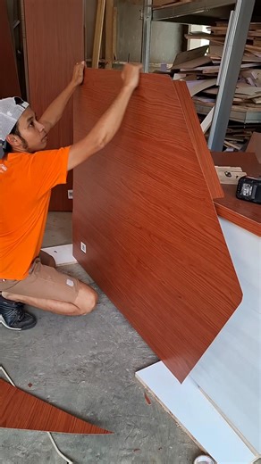 52K views · 312 reactions | Beginner carpenter’s technique for applying HPL in a standing position #woodworking #carpenter #woodworkingideas #reels #woodworkingtrick #diyfurniture #woodworkingtechnique | Jajang Aripin | Facebook