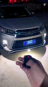 Zlepšete svůj zážitek z jízdy moderním osvětlením! 💡 LED osvětlení auta 💡 Všestranné použití 💡 Moderní a trendy vzhled 🛒 https://frilla.cz/výrobek/strobe-led-lights-2pcs-strobies?psh=69i00&pco=49i00&sp=77309i007 | Frilla