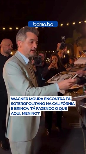 bahia.ba on Instagram: "👉 O ator baiano teve um momento inusitado durante um tapete vermelho no Festival Internacional de Cinema de Santa Bárbara, realizado no domingo (8), nos Estados Unidos. Um fã de Salvador (BA) gritou que era seu conterrâneo em meio à multidão, levando Wagner a abrir um sorriso imediato e brincar com o seu fã brasileiro, levando o momento a viralizar nas redes sociais nesta segunda-feira (9). ✍️ João Lucas 💻 Leia a matéria completa no site: bahia.ba 📷 Reprodução / Redes 
