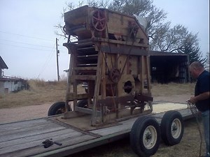 Clipper seed wheat Cleaner in operation