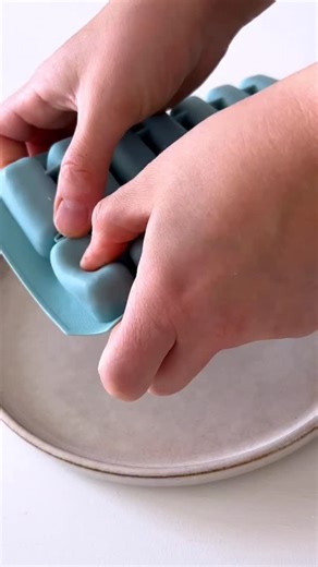 These mini ‘Bounty’ bars are incredibly easy to make and taste just like the original chocolate bar. You only need four simple ingredients, most of which you probably already have in the pantry! If you’d like this recipe, Google ‘BestRecipes Mini ice cube tray ‘Bounty’ bars’. #homemadedesserts #sweetsnack #homemadebounty #minichocolatebar | Best Recipes