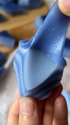 12K views · 118 reactions | BuzzFeed producer Vicky (@miss_qi_vous) tries making Kuih Lapis for the first time. This Malaysian dessert is a steamed layer cake made with tapioca and rice flour, coconut milk, and pandan leaves. | APOP | Facebook