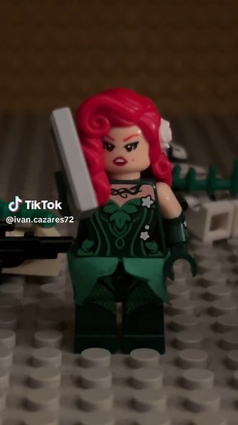 Poison Ivy y Harley Quinn: Amor y Crimen en LEGO