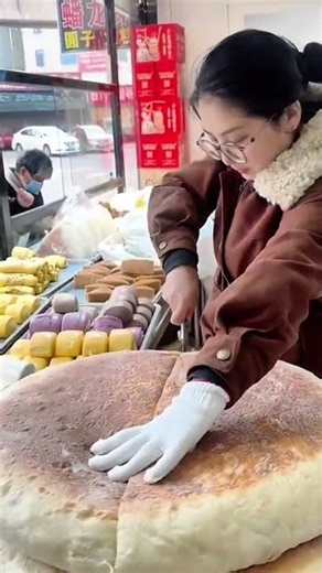 cut the baked bread dough until it rises and is very fluffy