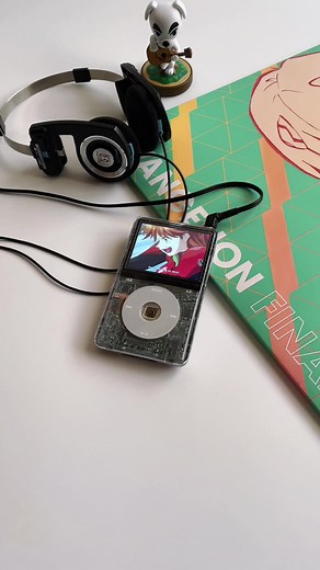 Clear iPods: Retro Vintage Thrifting 90s Aesthetic Tokyo Anime