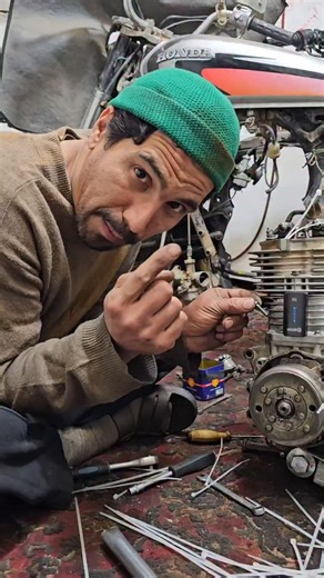 ‎سی دوکس23 | آموزش تخصصی تعمیرات موتور سیکلت 🏍‎ on Instagram‎: "این ترفند خاص خودم هست وجواب داده..بفرست برای دوستانت #موتور #آموزش #ترفندهای_جالب #طنز"‎