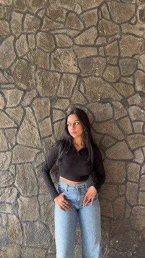 Trendy Long Sleeve Crop Top for a Stylish Outfit