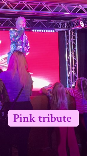 Pink tribute @Coastfields entertainment @Coastfields Leisure #newcaravan #foryoupage❤️❤️ #fyp #caravanhire #caravanlife #coastfieldsholidayvilliage #ingoldmells #skegness @Coastfields_Ingoldmells