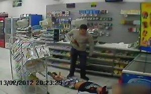 Old video from a few year ago from Brazil, but a good example of what happens when a concealed citizen (off-duty cop) meets an armed robber! ...WARNING NSFW... For refernce: http://m.military.com/video/law-enforcement/police/off-duty-cop-shoots-store-robber/1557236076001 | Defend And Carry