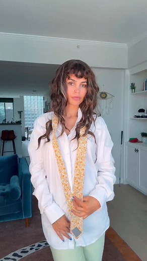 43K views · 4.3K reactions | Necktie hack #neckties #necktie #gravatas #cravatte #sweater #falloutfit #falloutfitidea #fallfashion #softsweater #sweaterweather #sweater #womensfashion #affordablefashion #barefootdreams #slipskirt #outfitinspo #silkskirt #laceskirt | PatyBeijo84 | Facebook