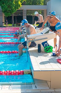 Ever wonder why long course feels way harder than short course, even though they’re the same distance? It’s all in the turn. 🏊‍♂️ 25m pool = more turns = more wall pushes = more glide. 🏊‍♂️ 50m pool = fewer turns = more strokes = more breathing. Train like you race. Or at least breathe like it. 🤿 | MySwimPro