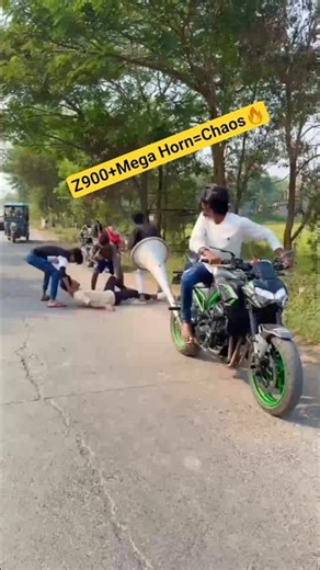 Z900 + Mega Horn = Chaos! 🔥#Shorts #Prank#Kawasaki#Z900 #Superbike#Exhaust#Funny#Motorcycle#Trending