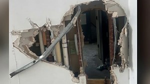 Surveillance video shows thieves stealing large safe from downtown Miami jewelry store