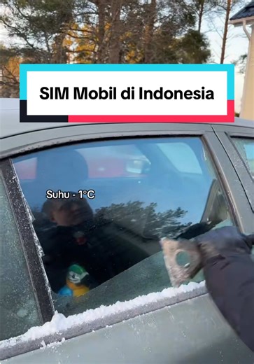 SIM MOBIL FINLANDiA Kenapa biaya cari SIM di Finlandia mahal? Buat dapat SIM, sekitar tahun 2013 aku harus mengeluarkan budget total hampir 2800€ (sekitar 50juta rupiah). Terbagi untuk kursus nyetir dengan biaya sekitar 2000€ secara teori (19jam) dan praktek (19jam) dimana di dalamnya diajarkan nyetir dari awal, menyetir di tempt licin ber-es, menyetir dengan simulator di tempat gelap karena tau sendiri kan cuaca di Finlandia itu kalo winter gelap dan licin. Sebenarnya buat tes SIM di Finlandia 