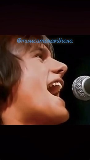 Claudio Delgado on Instagram: "🔊🔊🔊 Pronto para dançar desde o primeiro acorde? 🕺💃 “Shake Your Body” – KC and the Sunshine Band é pura energia da era disco que dominou as pistas nos anos 70. A banda ficou conhecida por unir funk, soul e pop de forma contagiante, criando músicas feitas sob medida para dançar. Uma particularidade curiosa do grupo é que eles foram um dos poucos a alcançar o 1º lugar nas paradas da Billboard em cinco anos consecutivos (1975 a 1