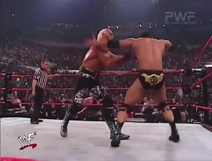 This was the only time Stone Cold & Hulk Hogan wrestled each other in a WWE ring. RAW - March 11th 2002. | Pro Wrestling Feed