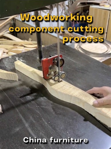 Woodworking cutting technology. Dimensional error controlled at the millimeter level. Starting from cutting. It determines the precision of the entire piece of furniture #furniture #highendfurniture #furniturefactory #solidwood #highendfurniture