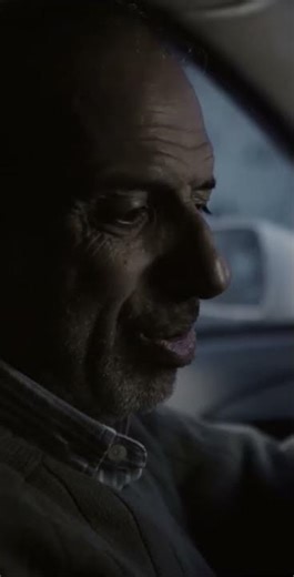الظابط بلغ السواق علشان يلحقه وينقذه قبل فوات الآوان 😉#بعد_البداية