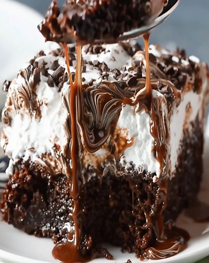 32K views · 290 reactions | Irresistible Marshmallow Chocolate Poke Cake Ingredients : 1 box (15.25 oz) Devil’s Food Chocolate Cake Mix 1 (14 oz) can sweetened condensed milk 12 oz semi-sweet chocolate chips FuII Recıpe in Fırsτ Coʍmеոτ  Enjoy ❤️ | Fen Recipes | Facebook