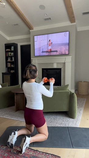 work out with me 5.5 months preggo on the #daretobeactive app 🤰🏻 #prenatalfitness #prenatalworkout #secondtrimesterworkout
