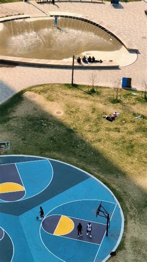 The splash pad at Century Gardens Park is back at full strength. Going to be a hot one today. And tomorrow. And for the next week, etc. • 7th Avenue & 8th ST SW • directly beside 8th street LRT station #yyc #calgary #downtowncalgary #CalgaryParks #alberta | CMcalgary