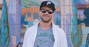 Ryan Phillippe Kicks Off the Weekend at Universal Studios!