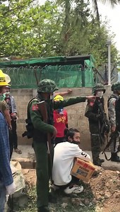 ပြည်သူများအား ကယန်းပြည်သစ်တပ်မတော်ရဲ့ ဝန်းရံမှုကြောင့် စစ်ကောင်စီအကြမ်းဖက်တပ်တွေပြန်ဆုတ်ခဲ့ရ (ရုပ်သံ) .... ကရင်နီပို့စ် ၁၂ မတ် ၂၀၂၁။ ဒီနေ့ ကရင်နီပြည်၊ လွိုင်ကော်မြို့ပေါ်မှာ ရပ်ကွက်အလိုက် ငြိမ်းချမ်းစွာ ဆန္ဒထုတ်ဖော်ကြတဲ့ ပြည်သူတွေကို စစ်ကောင်စီရဲ့ အကြမ်းဖက် တပ်မတော်နဲ့ ရဲတပ်သားတွေက လိုက်လံဖြိုခွင်းခဲ့ပေမယ့် ကယန်းပြည်သစ်တပ်မတော်(KNLA)ရဲ့ ဝန်းရံလာမှုကြောင့် ပြန်လည်ဆုတ်ခွာခဲ့ရပါတယ်။ Video- Eain Dary | Pa-O LOYWEl - ပအိုဝ်ႏလိုꩻယွဲး