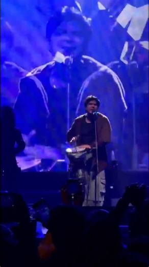 Ankit Tiwari on Instagram: "HUMMA HUMMA LIVE !! Original credit Music- @arrahman Singers- @arrahman , Remo Fernandes and swarnalatha Lyrics- Vaali (Tamil) , Mehboob (Hindi) #ankittiwari #ankittiwarilive #arrehman #humma #hummahumma"