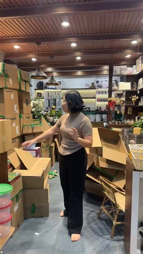 chuẩn bị set up hàng nghìn hộp quà tupperware phục vụ quà tặng doanh nghiệp cho dịp Tết 2026 tại 74 Trung Kính | Vân Anh Nguyen Tupper