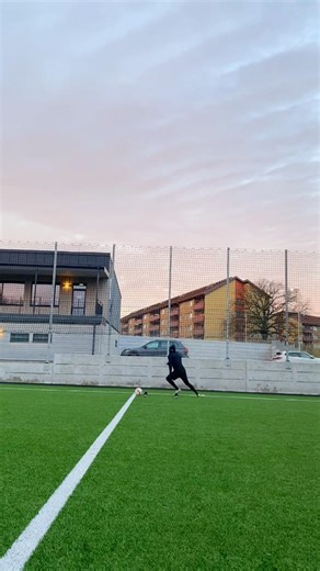 How To Improve First Touch Under Pressure | Solo Drill