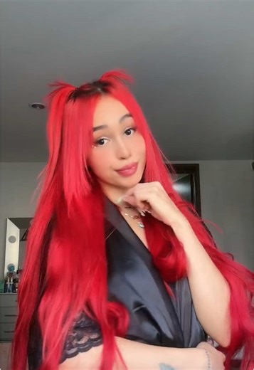 Johana Orozco: La Adorable y su Estilo Único