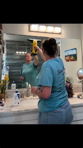 Have you ever used an electric squeegee? #housekeeping #Tips #cleaningbusiness #glasscleaningtips