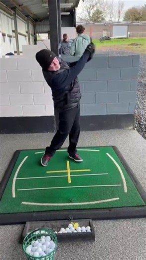 golf swing for a senior ⛳ three quarter swing. very cold day 🥶