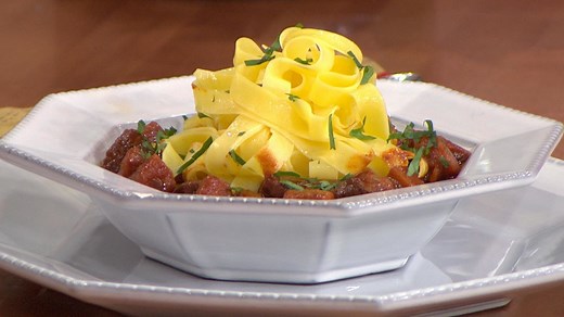 Traditional beef and vegetable goulash: Here's the recipe!
