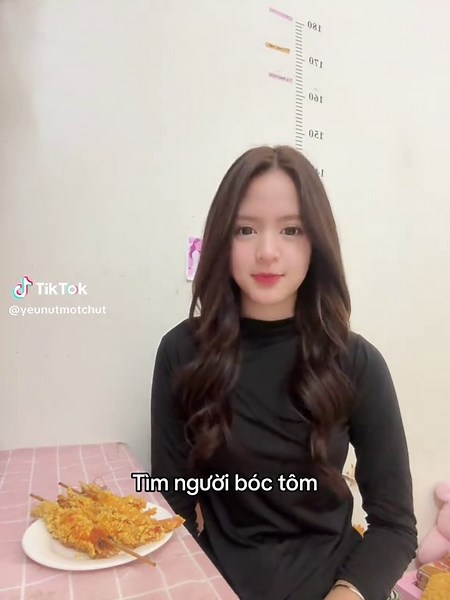 Video của Nguyễn Uyên Trang 🌻 (@yeunutmotchut) với bản nhạc 原声 - Mr.长官 - user13672510386
