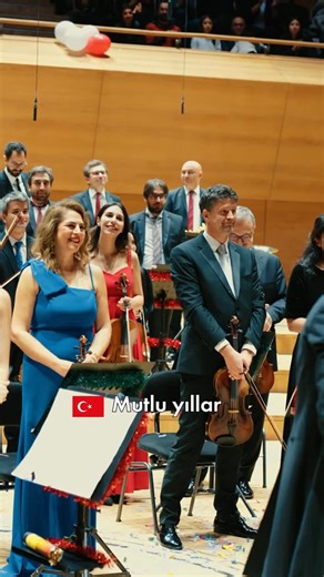 Cumhurbaşkanlığı Senfoni Orkestrası on Instagram: "Müziğin evrensel dili, bu kez iyi dileklerle buluşuyor.✨ Cumhurbaşkanlığı Senfoni Orkestrası olarak; yeni yılı heyecanla karşılıyoruz. Dünyanın dört bir yanına barış ve müzik dolu bir sene diliyoruz. Mutlu yıllar! 🎉 - The universal language of music meets good wishes this time.✨ As the Presidential Symphony Orchestra, we welcome the New Year with excitement. We wish a year filled with peace and music to all corners of the world. Happy new year!