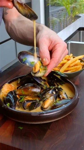 Moules Et Frites 😍 Full recipe below 👇 🥷 - 1. Soak mussels is salted water (about 2 tbsp per 1000ml) Scrub, clean and removed beards by tugging them with a tea towel (pull towards end of shell hard) soak for 1 hour in fridge, then rinse well and remove any cracked shells 2. Heat heavy bottom pan and chop about 150g of chorizo into small chunks and cook for about 6-8 mins until crispy 3. Dice 3 shallots, 2 leaks and 3 garlic gloves and add to the chorizo and cook for 5 mins but adding garlic l