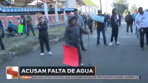 🚨 Bloqueos en Nezahualcóyotl y otros municipios del #Edomex por cierre de pozos de agua. Cientos de vecinos protestan; tráfico detenido en avenida Central, autopistas México-Querétaro y México-Puebla. Óscar Mendoza con el reporte en #HechosAM | Azteca Noticias