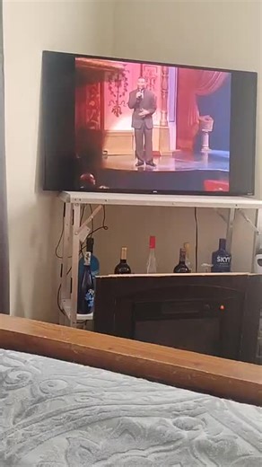 Watching my 2001 Showtime at the Apollo performance! 🎤✨ Before I was The One & Only Dark & Lovely, I was showing them that Memphis soul. 🐯🙌🏾 It’s time for the city to see the journey! ​@uofmemphis @fedexforum @memgrizz ​#TheOneAndOnlyDarkAndLovely #MemphisMusic #GoTigersGo #FedExForum #ShowtimeAtTheApollo