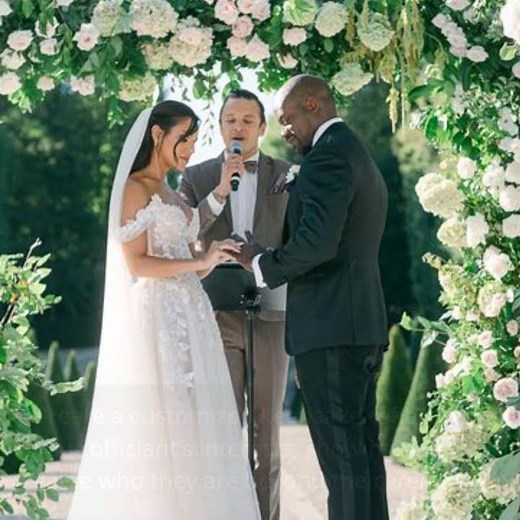 8 Creative Ways to Propose to Your Wedding Officiant