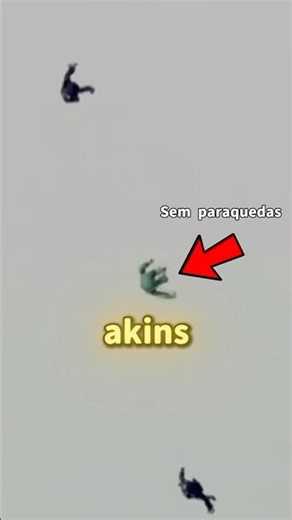 Ele saltou de uma altura de 25.000 pés sem paraquedas.