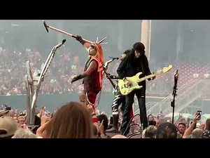 Motley Crue's Mick Mars, The gnarliest solo EVER!!