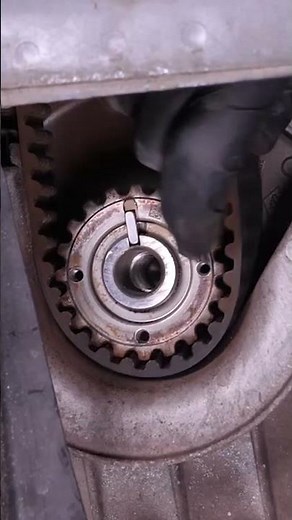 Clio 4 - 30 secondes pour changer la courroie de distribution 1.5 dCi