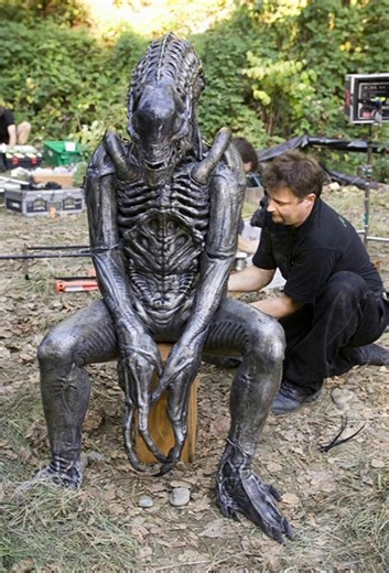 PREDATORS 2.0 EXCLUSIVE 💯😎 | 🆎 Aliens vs. Predator: Requiem | Facebook