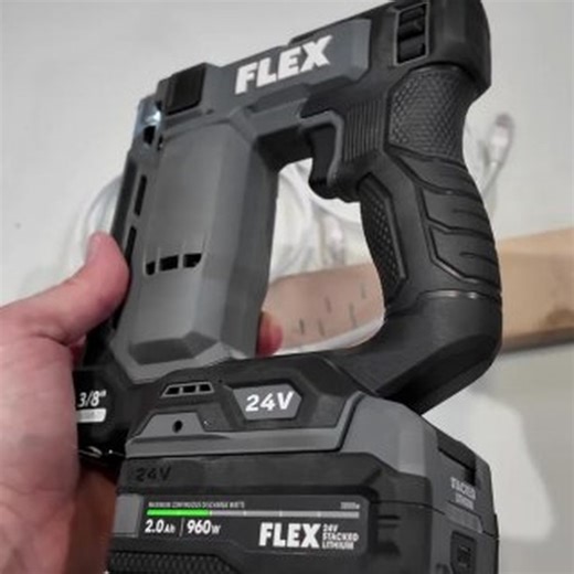 FLEX North America Inc. on Instagram: "No hoses, cords, or compressors. The FLEX 3/8in Stapler drives up to 5,000 staples with a single 2.5ah battery. #FlexPowerTools Video by @miillersconstruction"
