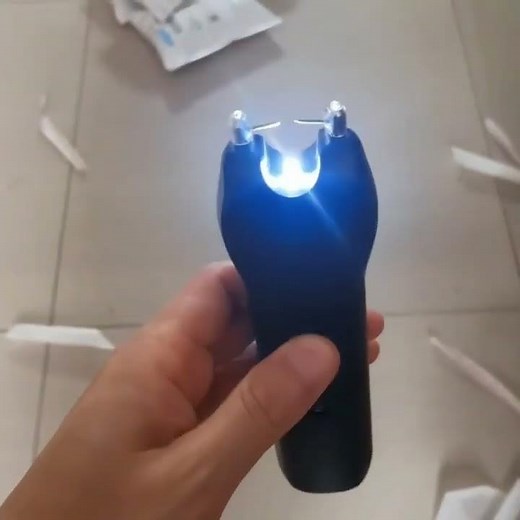 Handheld Cattle Prodder Stock Prod Operation Video