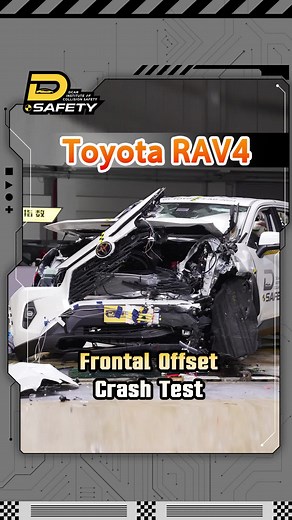 Frontal Offset Crash Test Toyota RAV4#crashtest #safetyfirst #DCARSTUDIO #toyota