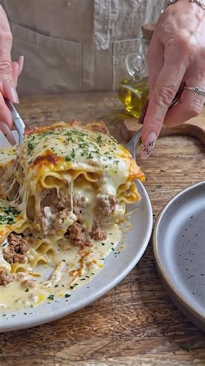 Creamy Beef Lasagna 🍝🧀🔥 | Easy Homemade Baked Pasta Recipe