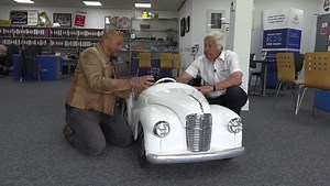 51 reactions · 15 shares | Wonderful Austin J40 Pedal Car offered in our Online Automobilia Auction, currently live and ending tomorrow morning #classiccarauction #automobilia #pedalcar #goodwood #goodwoodrevival #pedalcar #pedalcars #austinj40 #austinpedalcar | Manor Park Classics | Facebook