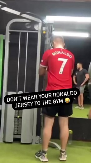 Don't wear your Ronaldo jersey to the gym 😂 | The Football Eye